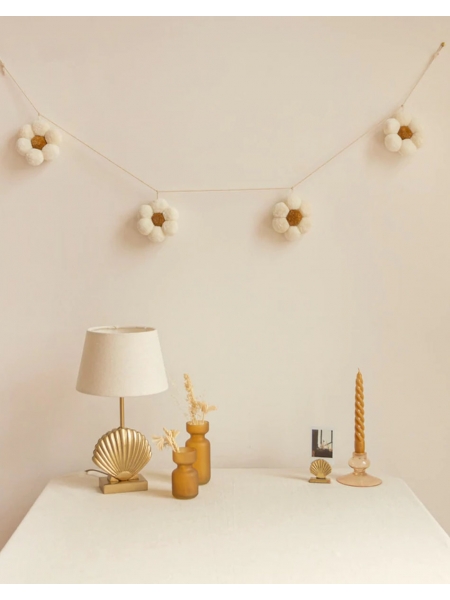 POMPON DAISIES GARLAND CREAM BY A LA COLLECTION